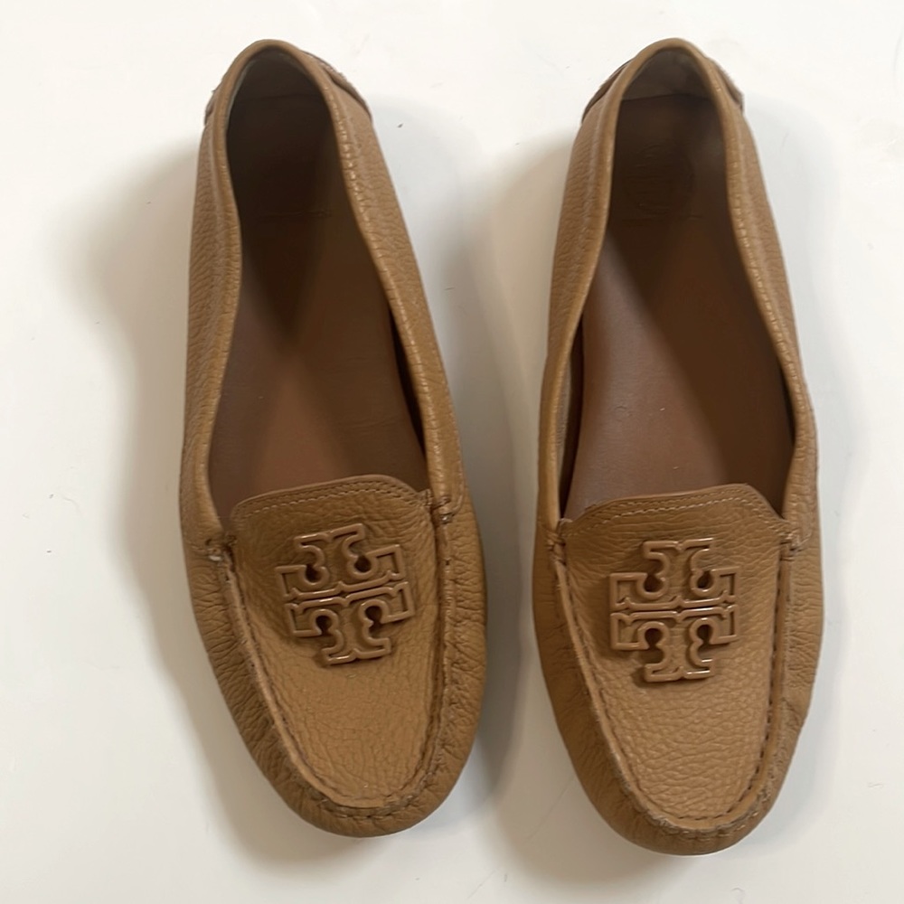 Tory Burch moccasin loafer size 8